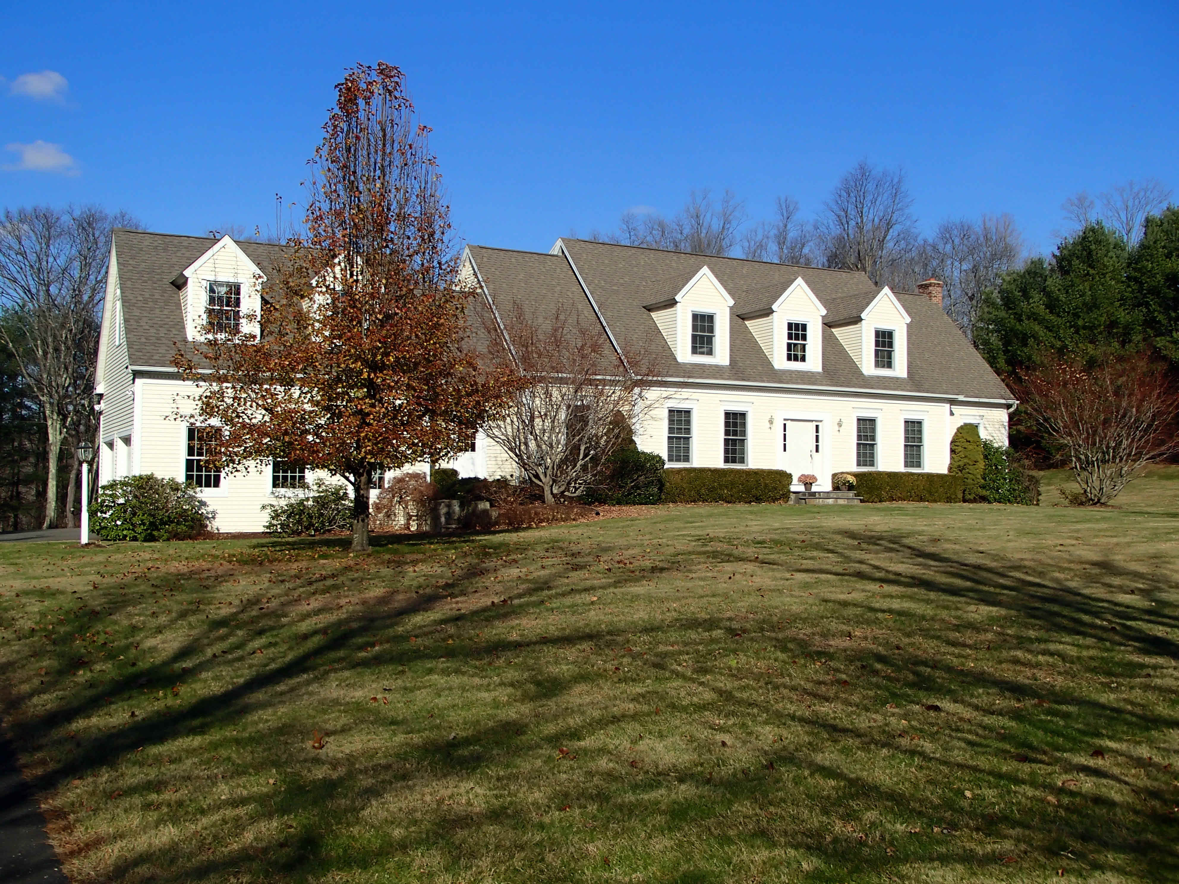 Building photograph for 34 CLAPBOARD RD